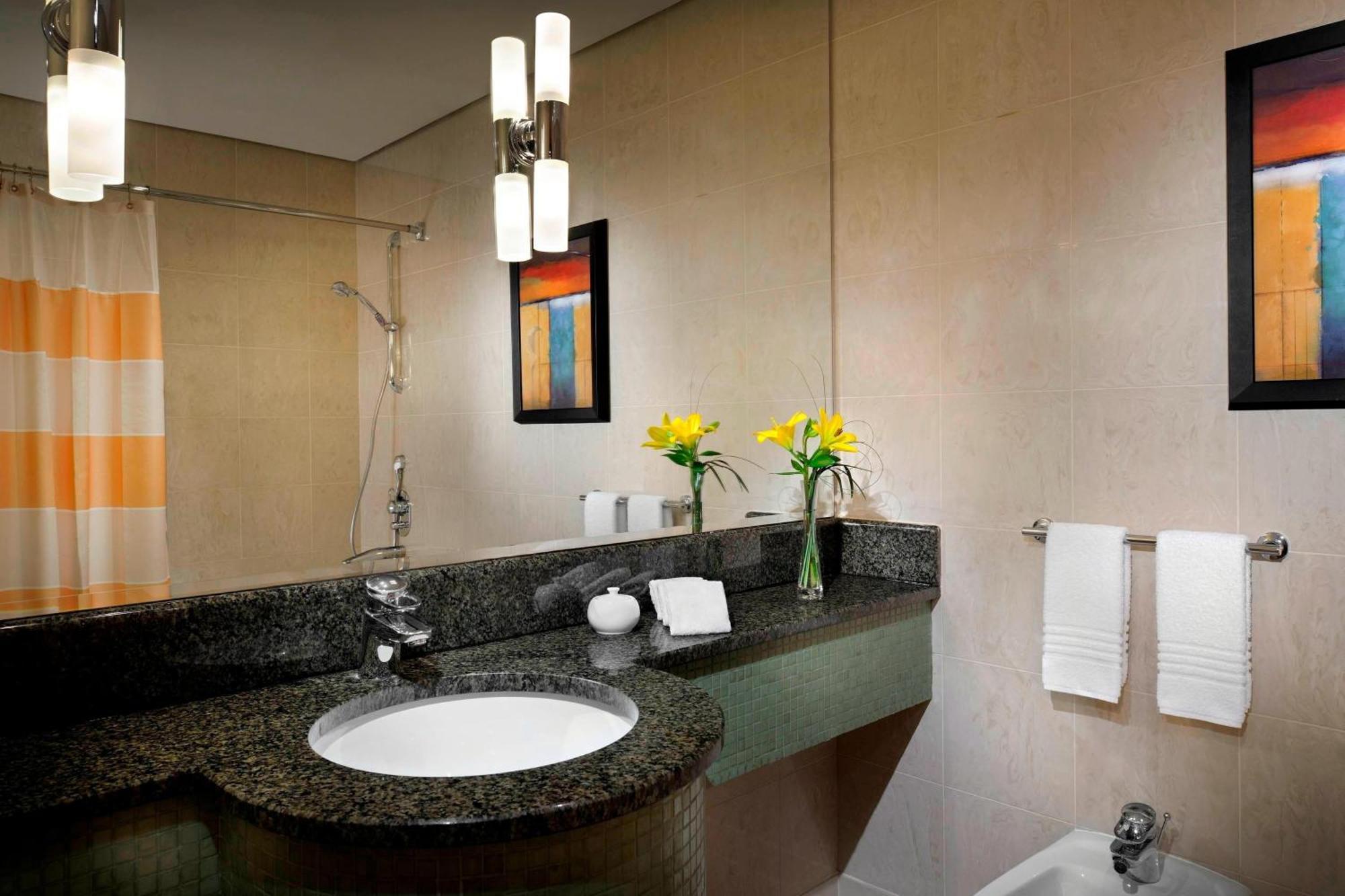 Courtyard By Marriott Kuwait City Exteriér fotografie