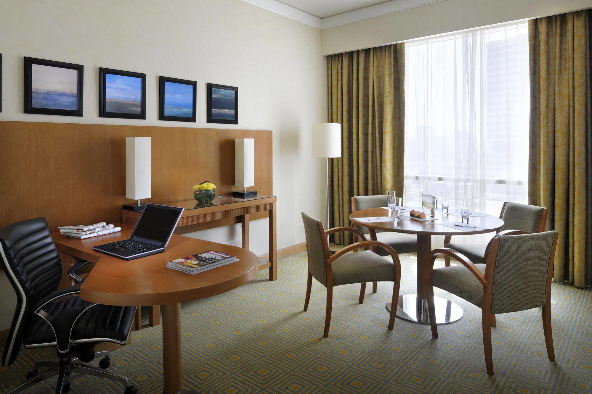 Courtyard By Marriott Kuwait City Exteriér fotografie